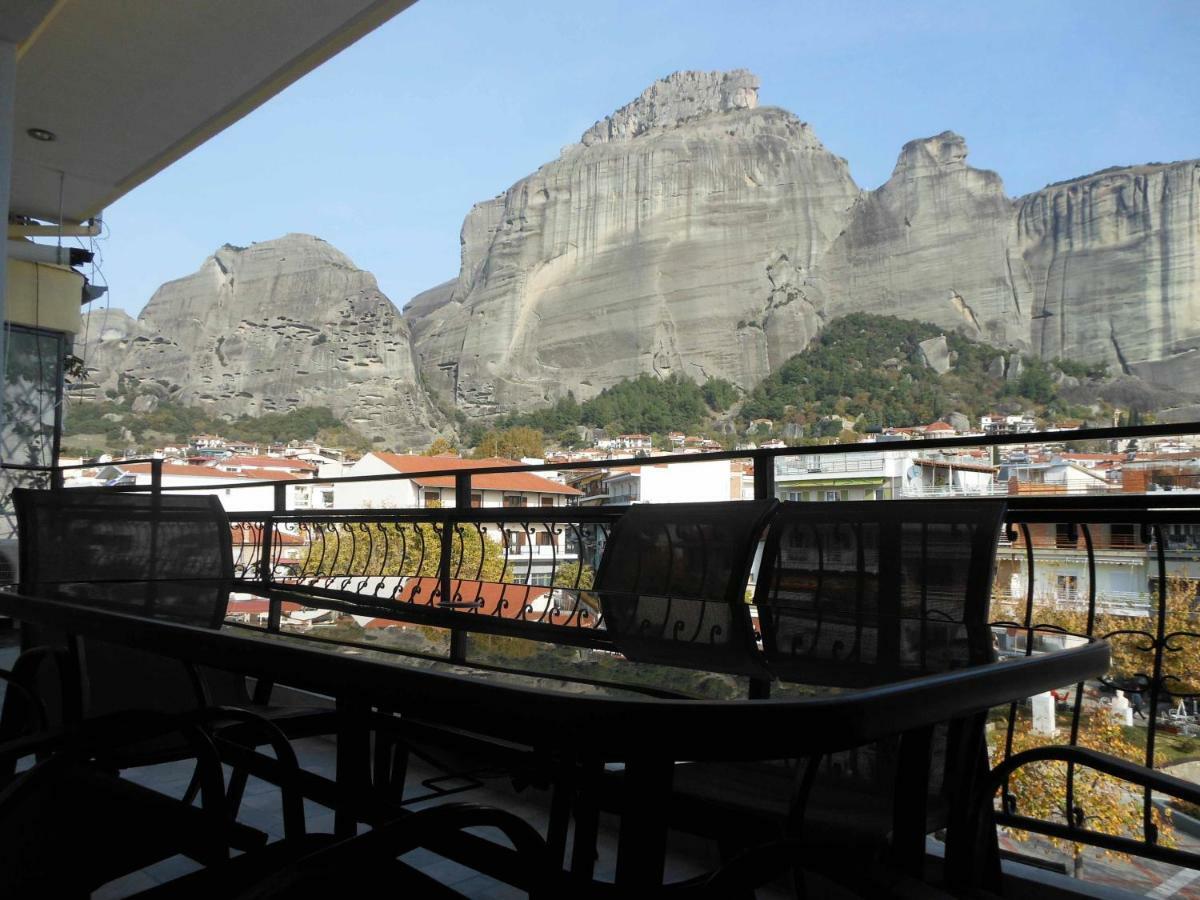 Meteora Panorama At The City Center Калампака Екстериор снимка