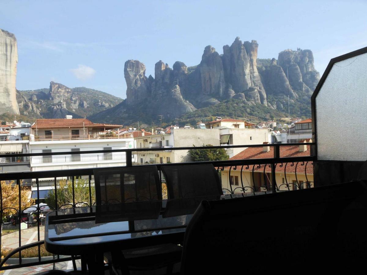 Meteora Panorama At The City Center Калампака Екстериор снимка