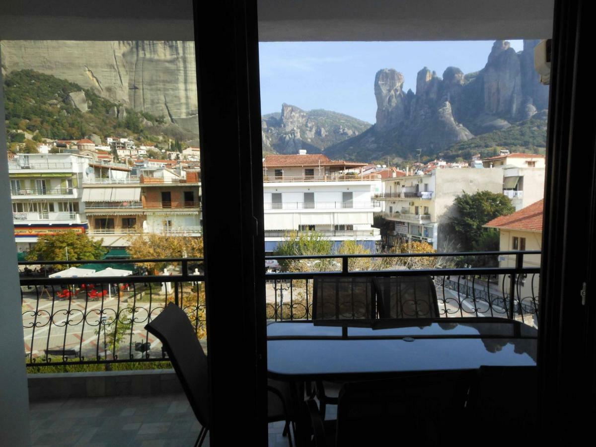 Meteora Panorama At The City Center Калампака Екстериор снимка