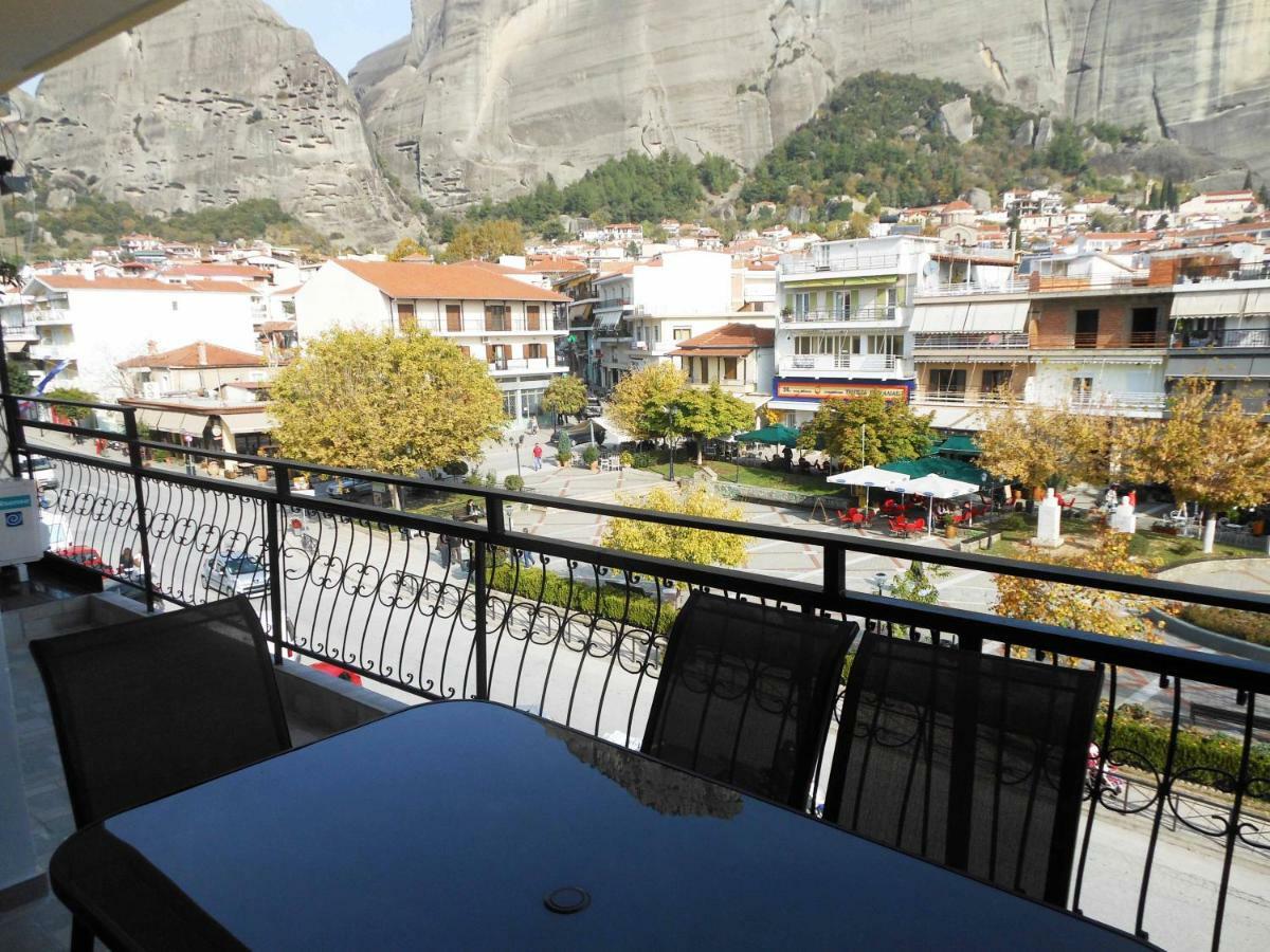 Meteora Panorama At The City Center Калампака Екстериор снимка